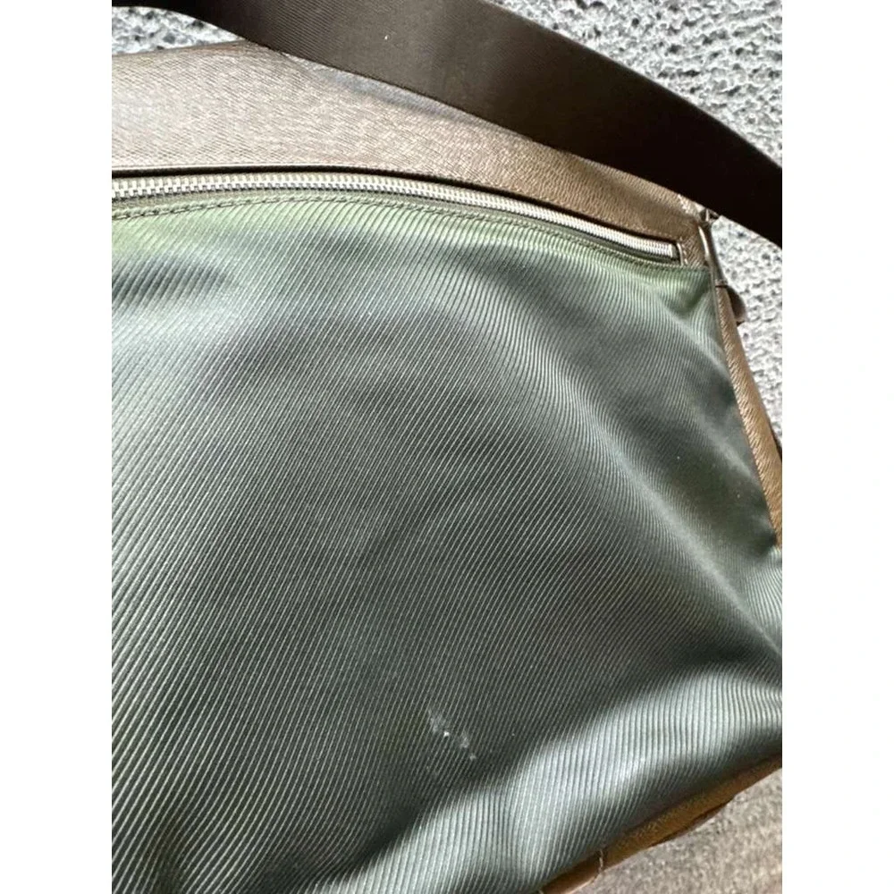 Louis Vuitton Taiga Viktor Leather Shoulder Messenger Bag Brown‎ 13.5
